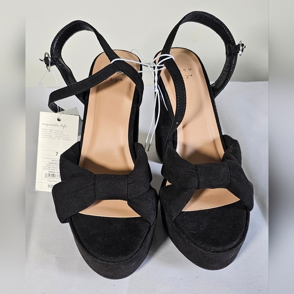 a new day Shoes - 🌟CLEARANCE🌟 A New Day Riah Platform Heels with Memory Foam Insole BLACK sz 7